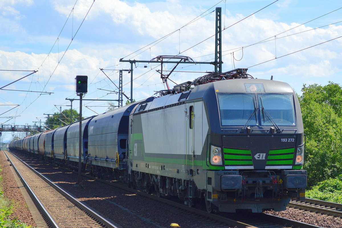 LTE Logistik- und Transport- GmbH mit der ELL Vectron 193 272 [NVR-Number: 91 80 6193 272-2 D-ELOC, Siemens Bj.2016] und einem Getreidezug am 31.07.17 Dresden-Strehlen.