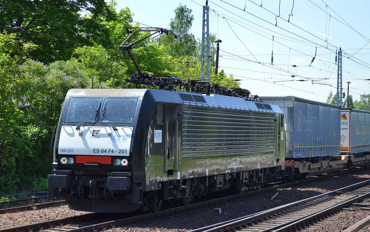 LTE Netherlands B.V. mit der jetzt auch an Hand des FRontlogos erkenntlichen MRCE Dispo ES 64 F4-201/189 201-7 mit KLV-Zug Richtung Polen am 17.05.17 Berlin-Hirschgarten.