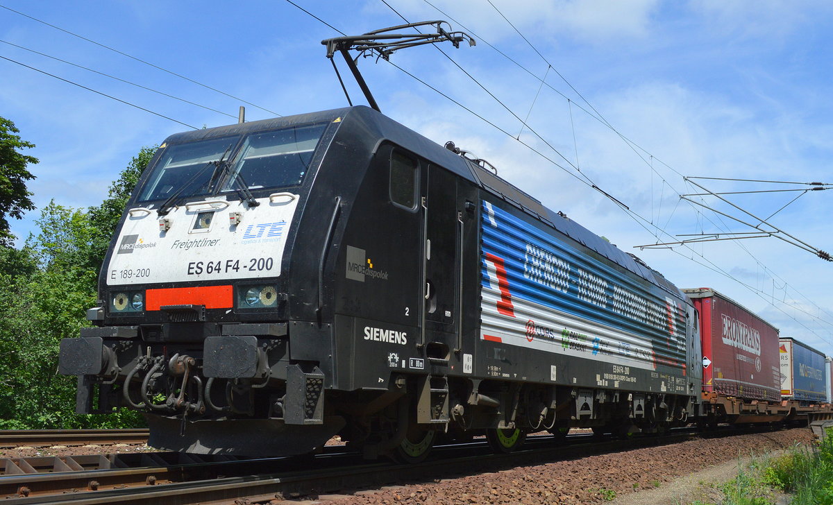 LTE Netherlands B.V. mit der neu gestalteten MTCE Dispo ES 64 F4-200/189 200-9 mit der Werbefolie  CHENGDU - TILBURG - ROTTERDAM EXPRESS  der längsten interkontinentalen Güterbahnverbindung der Welt mit KLV-ZUg Richtung Polen am 26.04.17 Berlin-Wuhlheide.