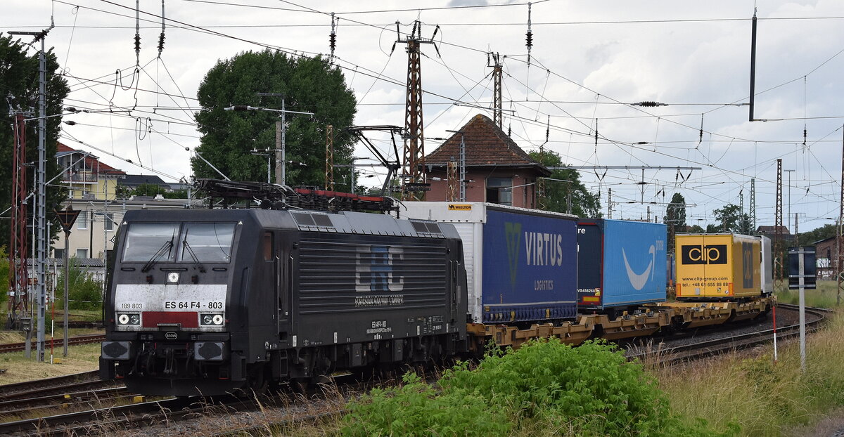 LTE Polska Sp. z o.o., Gdynia [D] mit der geleasten BRECE Lok  ES 64 F4-803  [NVR-Nummer: 91 80 6189 803-0 D-DISPO] und einem KLV-Zug Richtung Europabrücke am 04.06.25 Höhe Bahnhof Frankfurt/Oder.