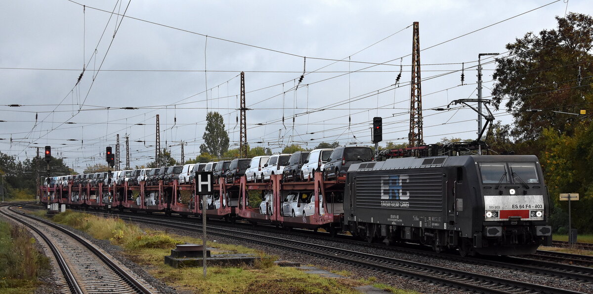 LTE Polska Sp. z o.o., Gdynia [D] mit der geleasten BRCE Dispolok  ES 64 F4-803  [NVR-Nummer: 91 80 6189 803-0 D-DISPO] und einem PKW-Transportzug (fabrikneue FORD Nutzfahrzeuge) am 15.10.25 Höhe Bahnhof Frankfurt/Oder.