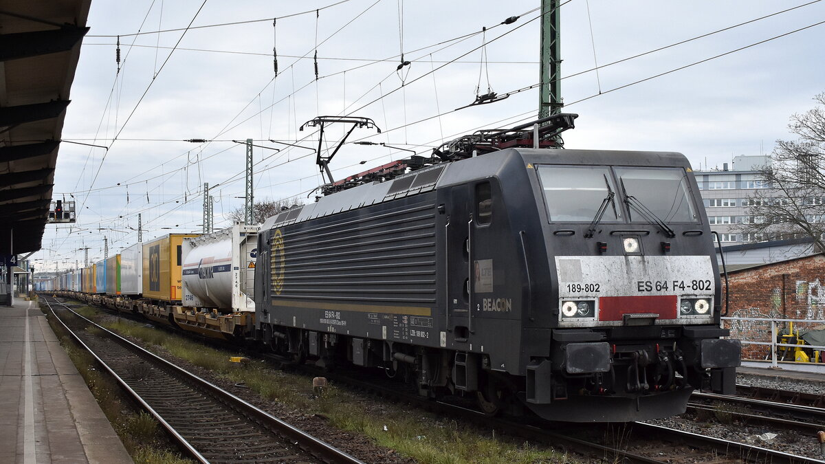 LTE Polska Sp. z o.o., Gdynia [D] mit der geleasten BRCE Dispo Lok  ES 64 F4-802  [NVR-Nummer: 91 80 6189 802-2 D-DISPO] und einem KLV-Zug nach Polen am 03.12.25 Höhe Bahnhof Magdeburg Neustadt.