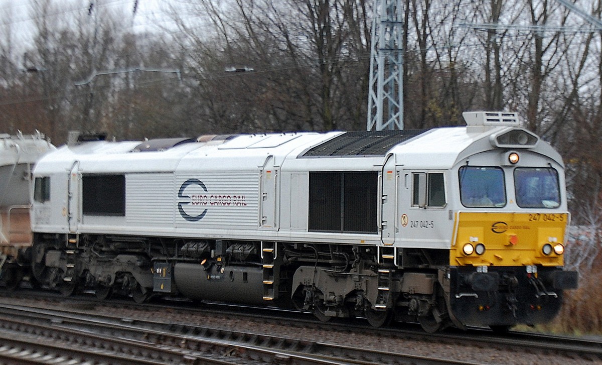 Mal wieder die ECR Mietlok von MEG 274 042-5 mit Zementstaubsilozug am 10.12.13 Berlin-Springpfuhl.