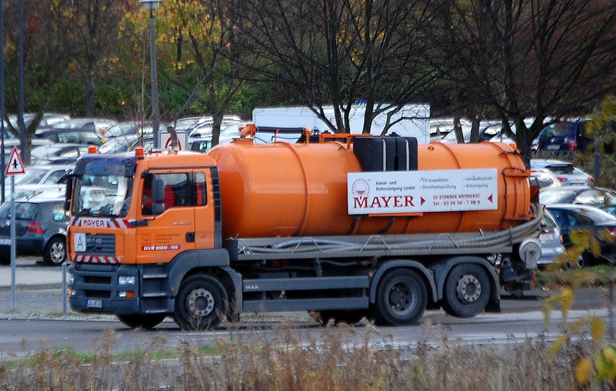 MAN TGA Abwasserabsaugfahrzeug der Fa. MAYER, 29.10.13 Berlin-Marzahn.