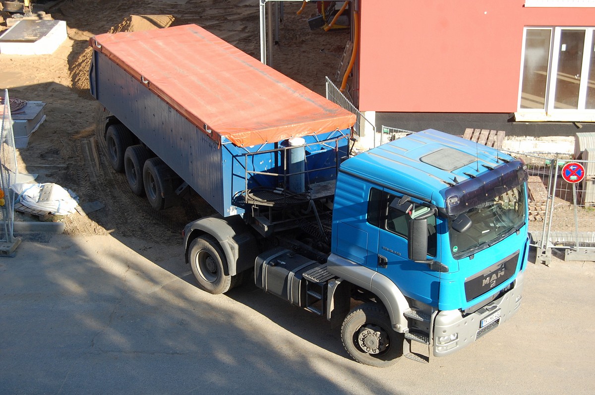 MAN TGS 18.440 Sattelkipper am 01.10.13 Berlin-Pankow.