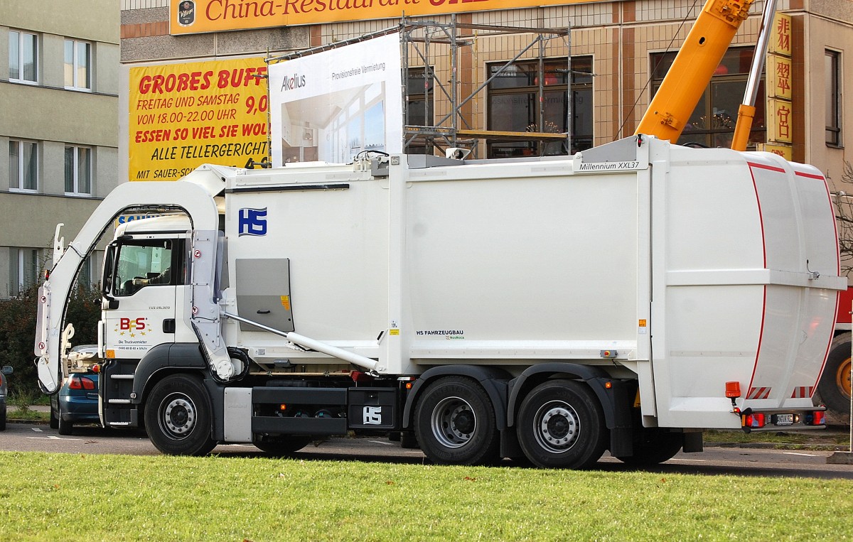 MAN TGS 26.320 Müllentsorgungsfahrzeug der Fa.BFS Truckvermietung, 03.12.13 Berlin-Pankow.