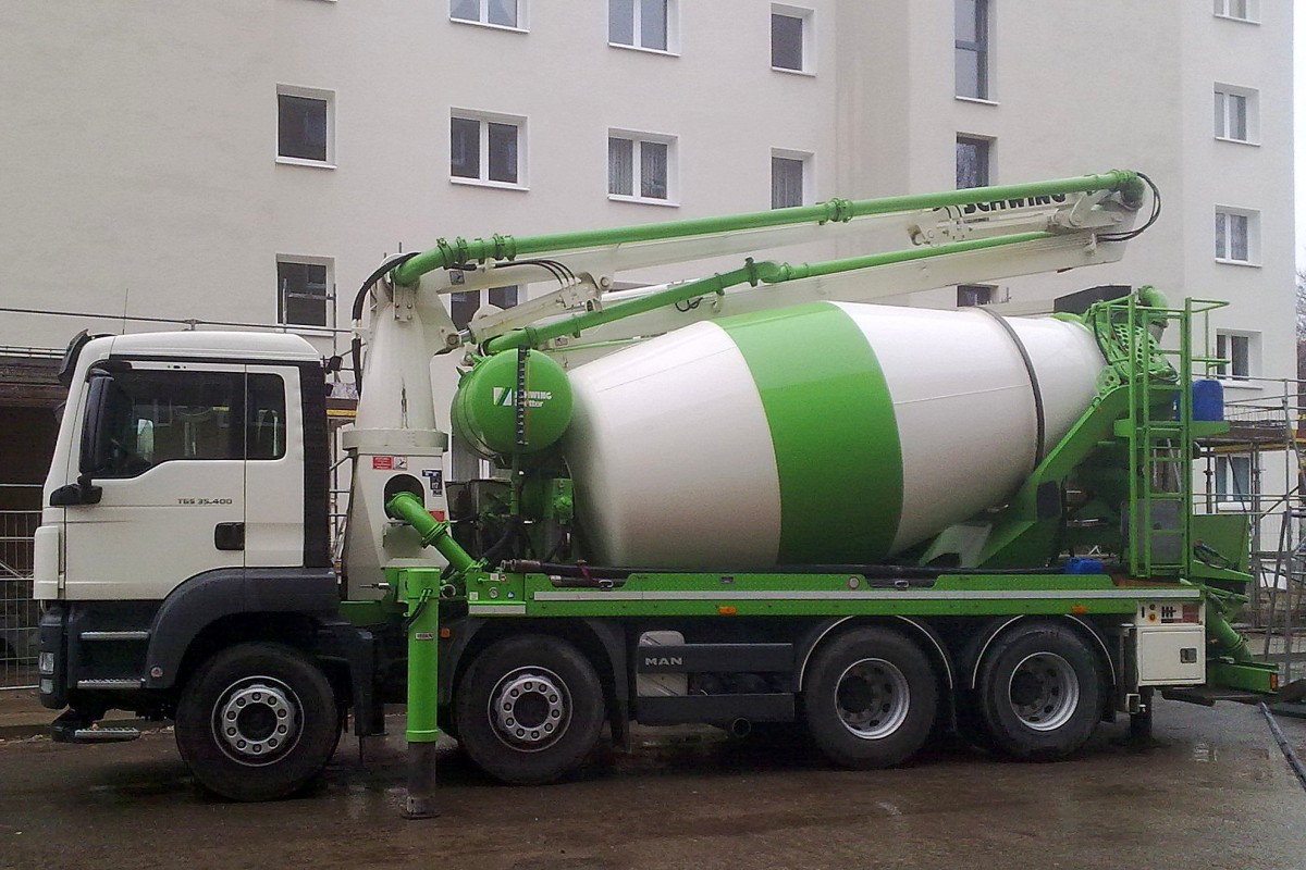 MAN TGS 35.400 Betonmischfahrzeug mit integrierter SCHWING Betonpumpe, 21.11.13 Berlin-Pankow.