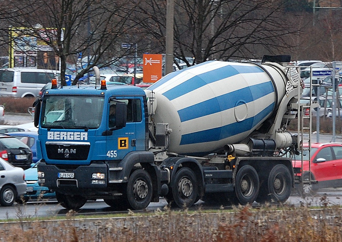 MAN TGS Betonmischfahrzeug der Fa. BERGER am 19.12.13 Berlin-Marzahn.