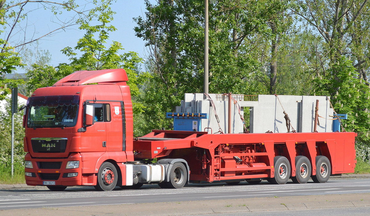 MAN TGX 18.440 Zugmaschine mit Spezialauflieger für Betonfertigteile am 15.05.17 Berlin-Marzahn.