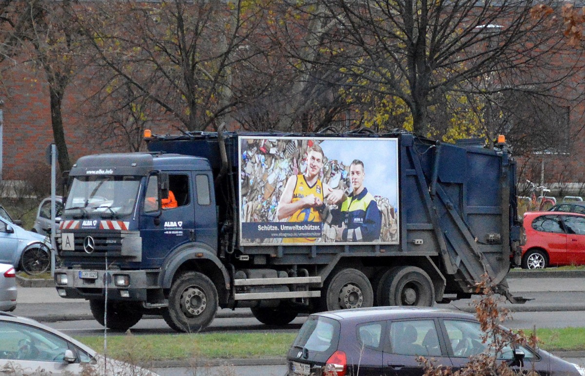 MB 2524 Müllentsorgungsfahreug der Fa. ALBA am 07.12.15 Berlin-Springpfuhl.