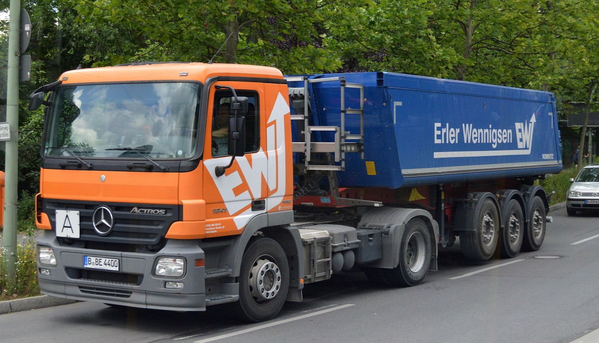 MB ACTROS 1841 Sattelkipper vom Fuhrunterhmen Erler Wennigsen, 16.06.14 Berlin-Pankow.