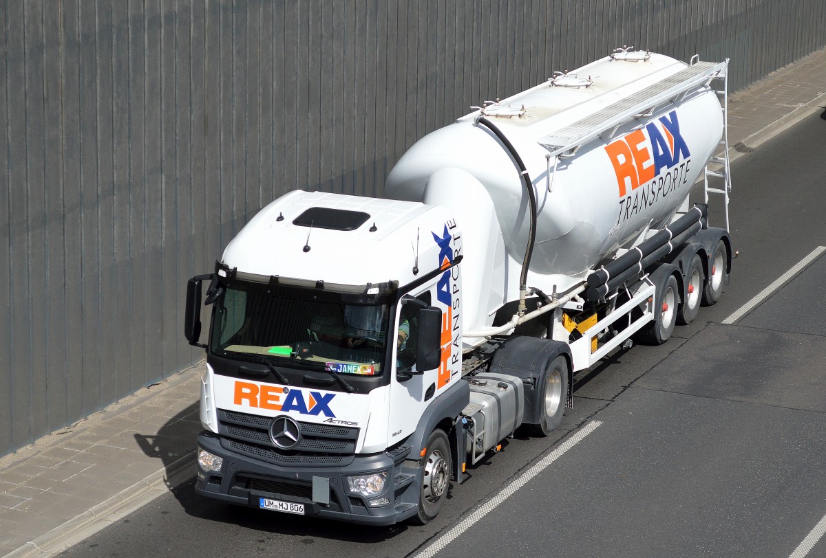 MB ACTROS 1843 mit Siloauflieger der Fa.REAX am 13.04.15 Berliner Stadtautobahn Höhe Kaiserdamm.