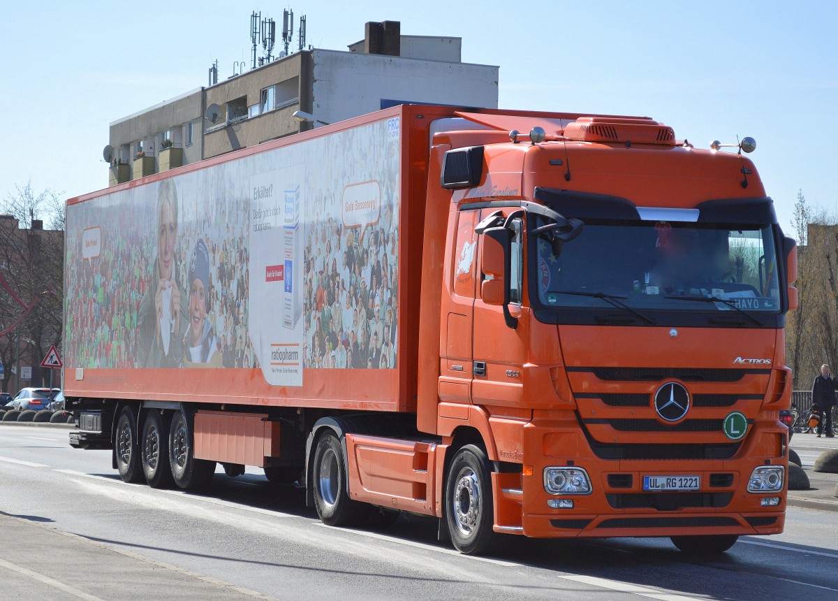 MB ACTROS 1844 mit Auflieger wohl im Auftrag der Fa. Ratiopharm unterwegs am 20.03.14 Berlin-Beusselbrücke.