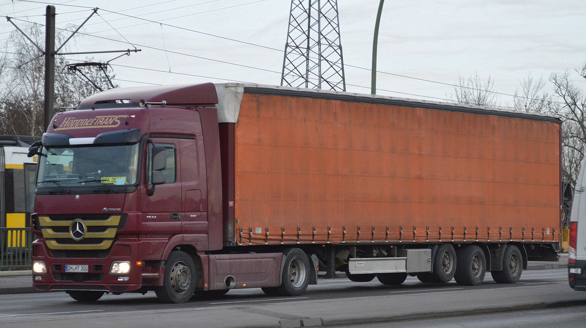 MB ACTROS 1844 Sattelzug der Sped. HÖPPNER TRANS am 08.12.16 Berlin-Marzahn.