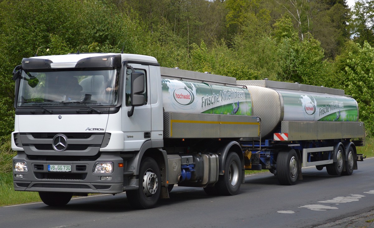 MB ACTROS 1844 Tanklaster + Tankhänger für Frischmilch der Fa. hochwald am 18.05.14 Hochwaldhausen (Vogelsbergkreis/Hessen)