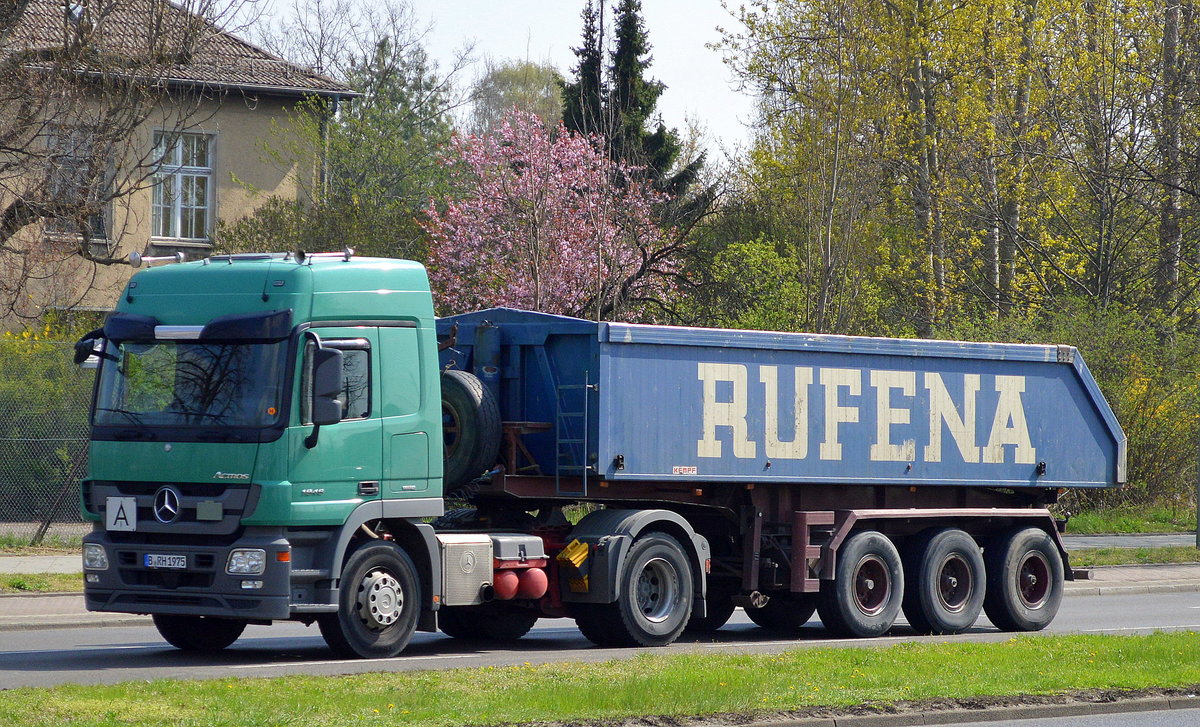 MB ACTROS 1846 sattelkipper der Fa. RUFENA am 13.04.16 Berlin-Schöneweide.