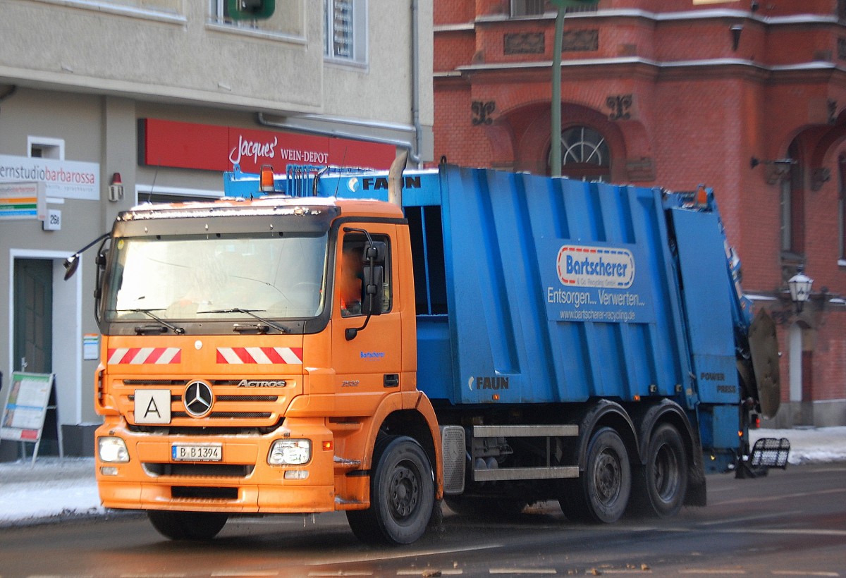 MB ACTROS 2532 Müllentsorgungsfahrzeug der Fa. Bartscherer am 28.01.14 Berlin-Pankow.