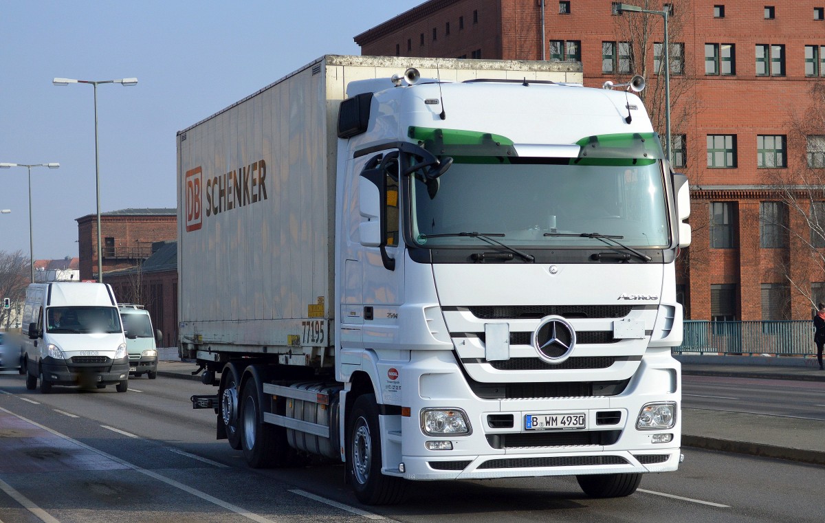 MB ACTROS 2544 Wechsellader der Sped. WEIGEL Transportlogistik f�r DB SCHENKER am 10.03.15 Berlin-Putlitzbr�cke.