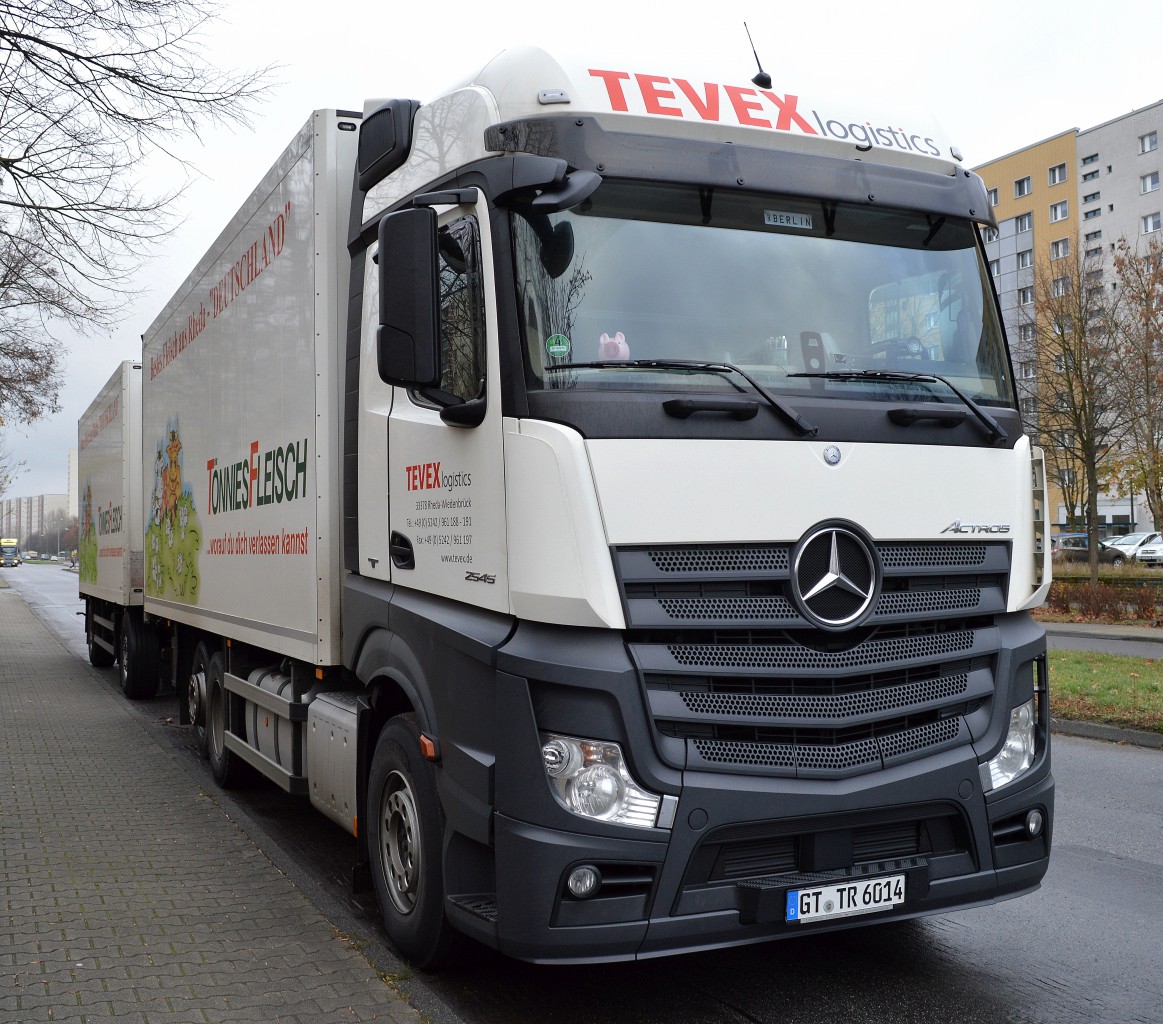 MB ACTROS 2545 Hängerzug der Sped.TEVEXlogistics am 26.11.15 Berlin-Marzahn.