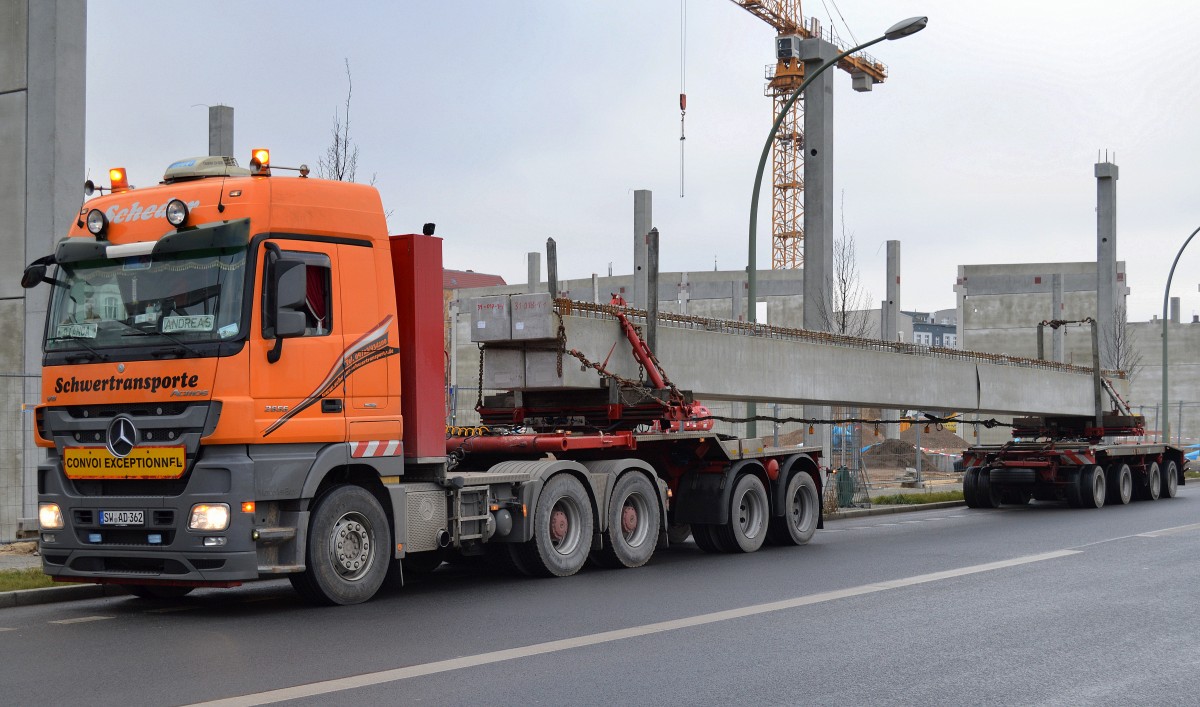 MB ACTROS 2655 Schwerlastzugmaschine mit einem Langtransport (Bindertransport) mit Nachläufer mit Betonfertigteil der Fa. Scheder Schwertransport am 26.01.15 Berlin Moabit.
