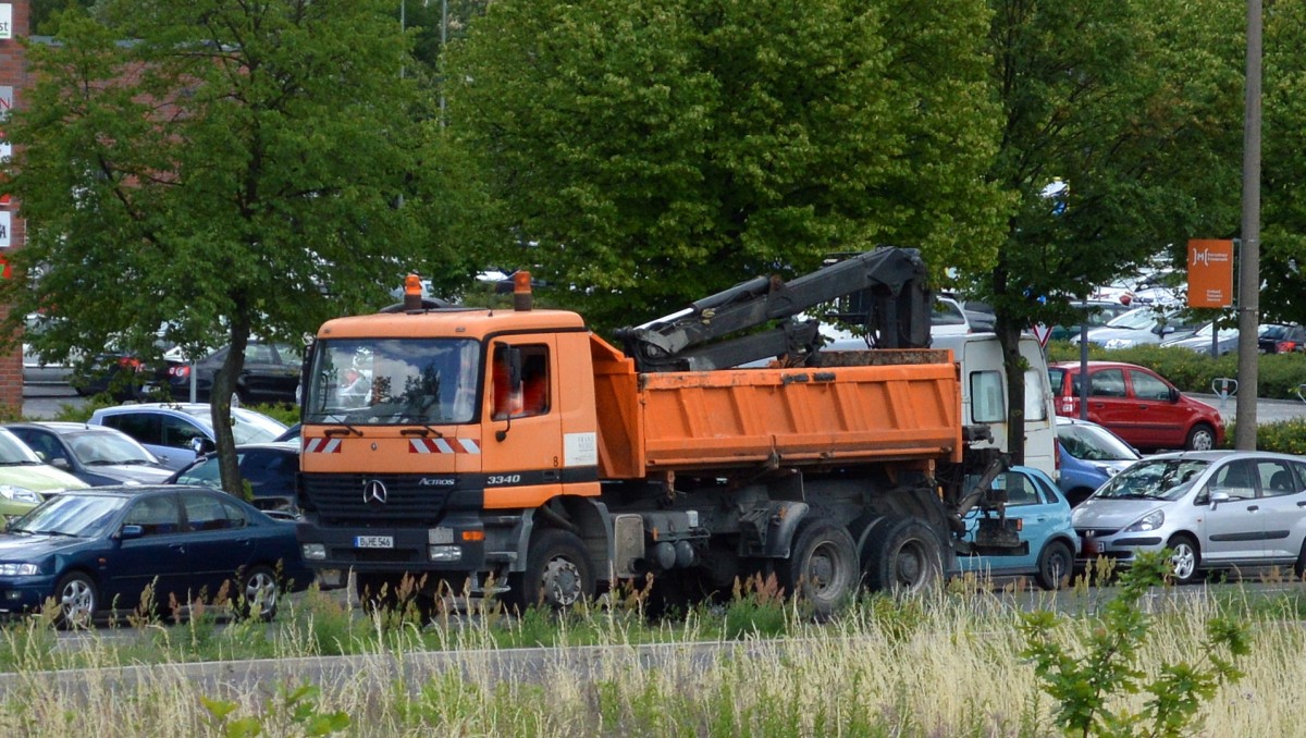 MB ACTROS 3340 Baukipper (Selbstlader) am 01.07.14 Berlin-Marzahn.