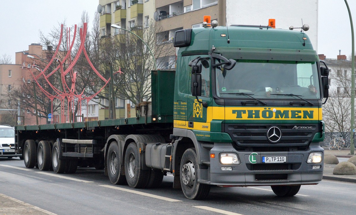 MB ACTROS 3348 mit langem Auflieger der Fa. THÖMEN am 22.01.15 Berlin-Beusselbrücke.