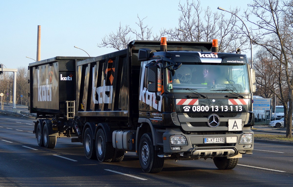 MB ACTROS Abrollkipper + Hänger der Fa. kati aus Berlin am 17.02.16 Berlin-Heinersdorf.