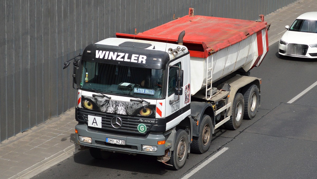 MB ACTROS Baukipper der Fa.WINZLER am 13.04.15 Berliner Stadtautobahn Höhe kaiserdamm.