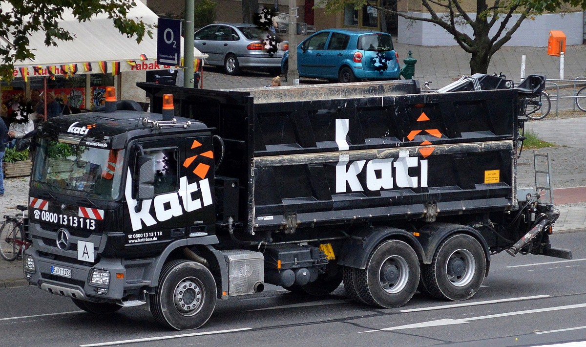MB ACTROS hochwandiger Kipper (Selbstlader) der Fa. kati aus Berlin am 01.09.14 Berlin-Adlershof.