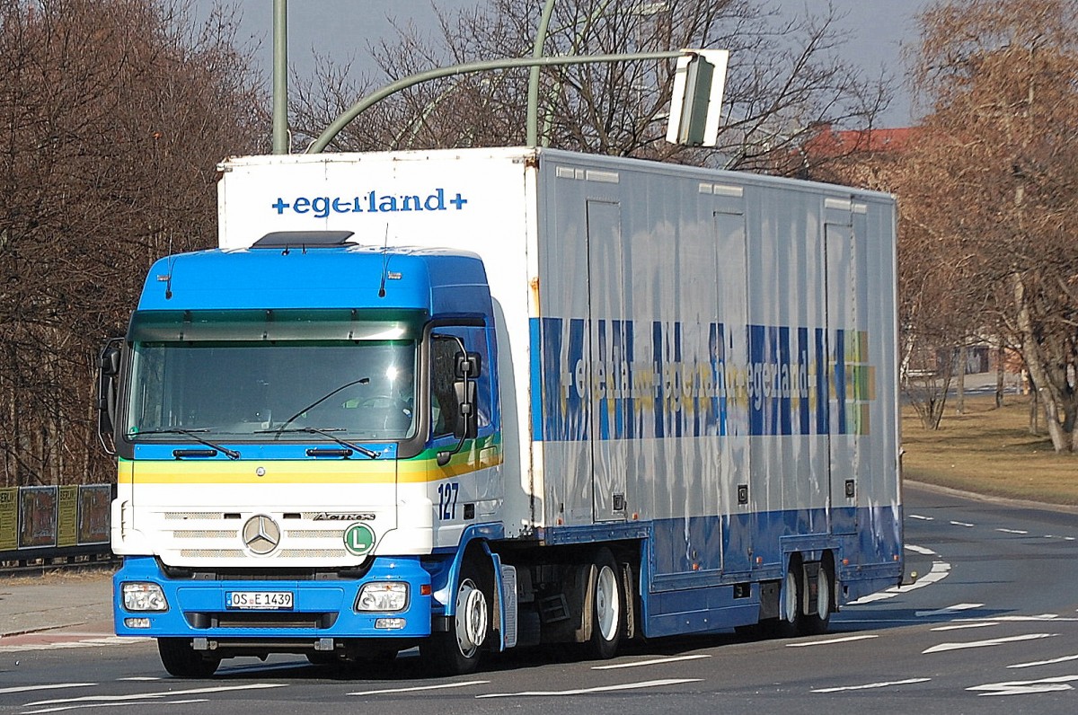 MB ACTROS mit den typisch großräumigen Aufliegern der Fa. egerland am 25.02.14 Berlin Beusselbrücke.