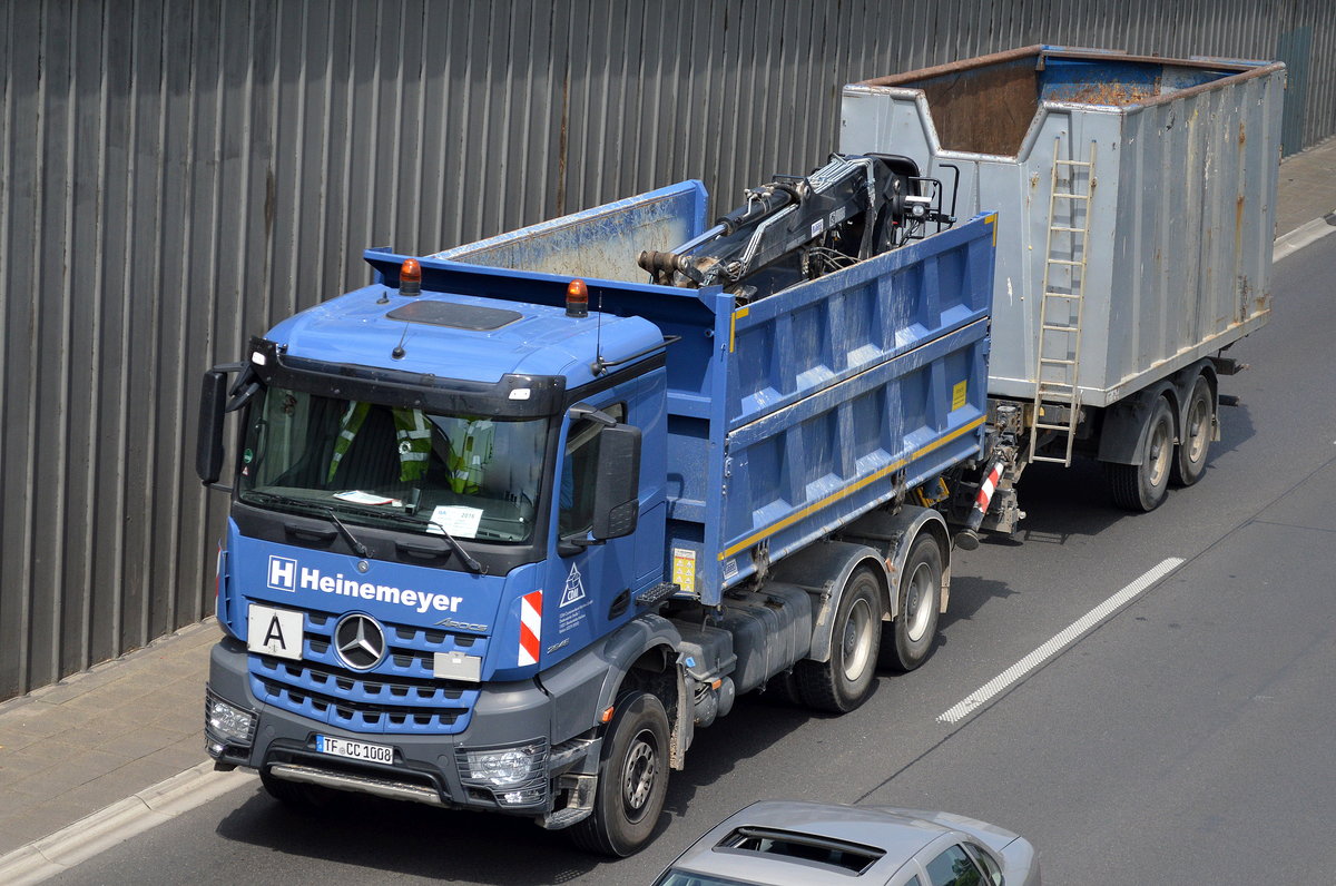 MB AROCS 2645 hochwandiger Kipper (Selbstlader) mit hochwandigem Hänger der Fa. Heinemeyer am 31.05.16 auf der Berliner Stadtautobahn Höhe Knobelsdorffstr.