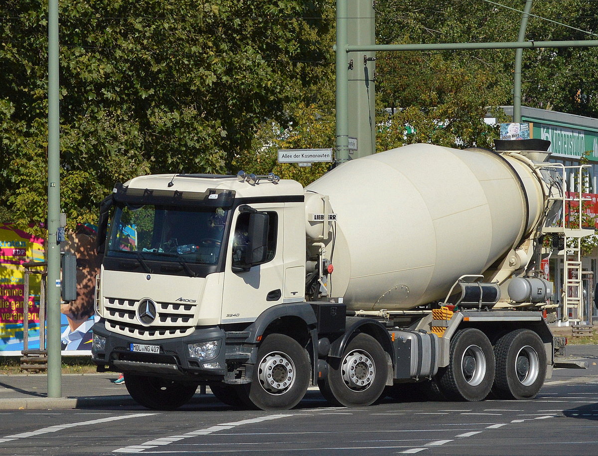 MB AROCS 3240 Betonmischer mit LIEBHERR Betontrommel am 15.09.16 Berlin-Marzahn.