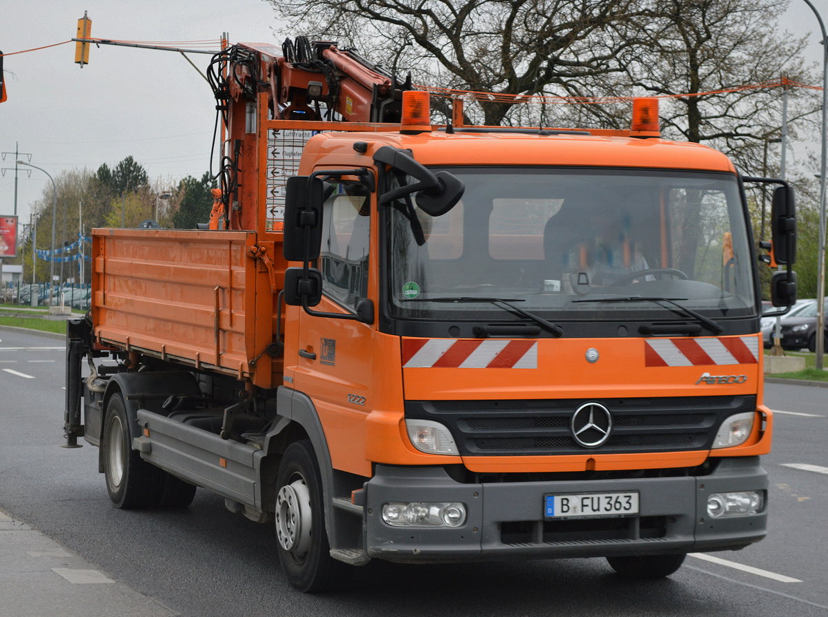 MB ATEGO 1222 Baukipper (Selbstlader) am 12.04.16 Schönefeld bei Berlin.