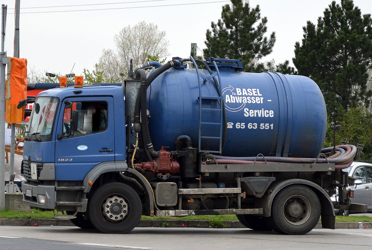 MB ATEGO 1823 Abwasserentsorgungsfahrzeug der Fa.BASEL ABWASSER-SERVICE am 12.04.16 Schönefeld bei Berlin.
