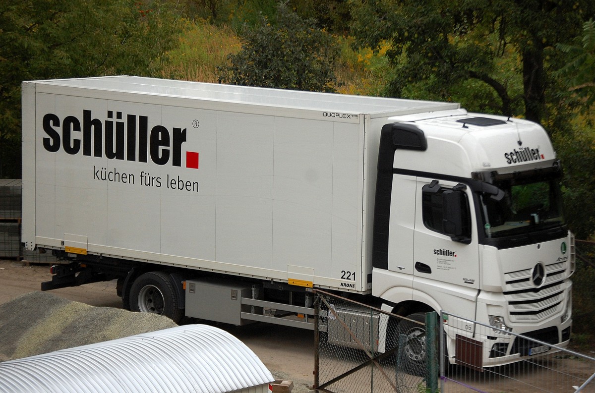 MB NEW ACTROS 1845 mit Kastenaufbau der Fa. sch�ller liefert Fertigk�chen, 23.09.13 Berlin-Pankow.