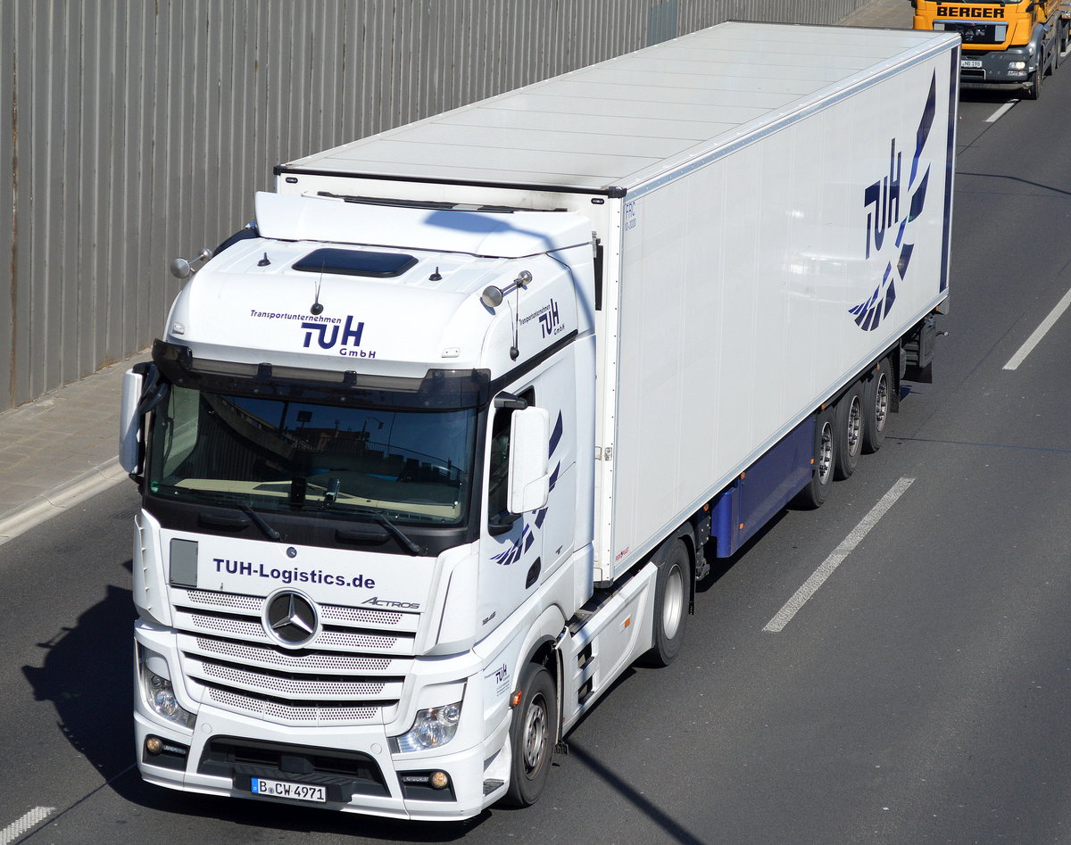 MB NEW ACTROS 1845 Zugmaschine mit Trailer des Transportunternehmens TUH GmbH am 21.04.16 Berliner Stadtautobahn Höhe Knobelsdorffstr.
