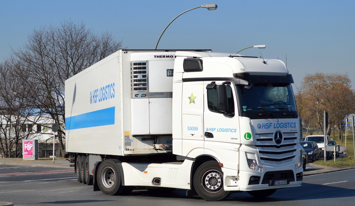 MB NEW ACTROS 1942 mit Kühlthermoauflieger der Sped. HSF-LOGITICS Richtung Berliner Westhafen am 13.03.14 Berlin-Beusselstr.