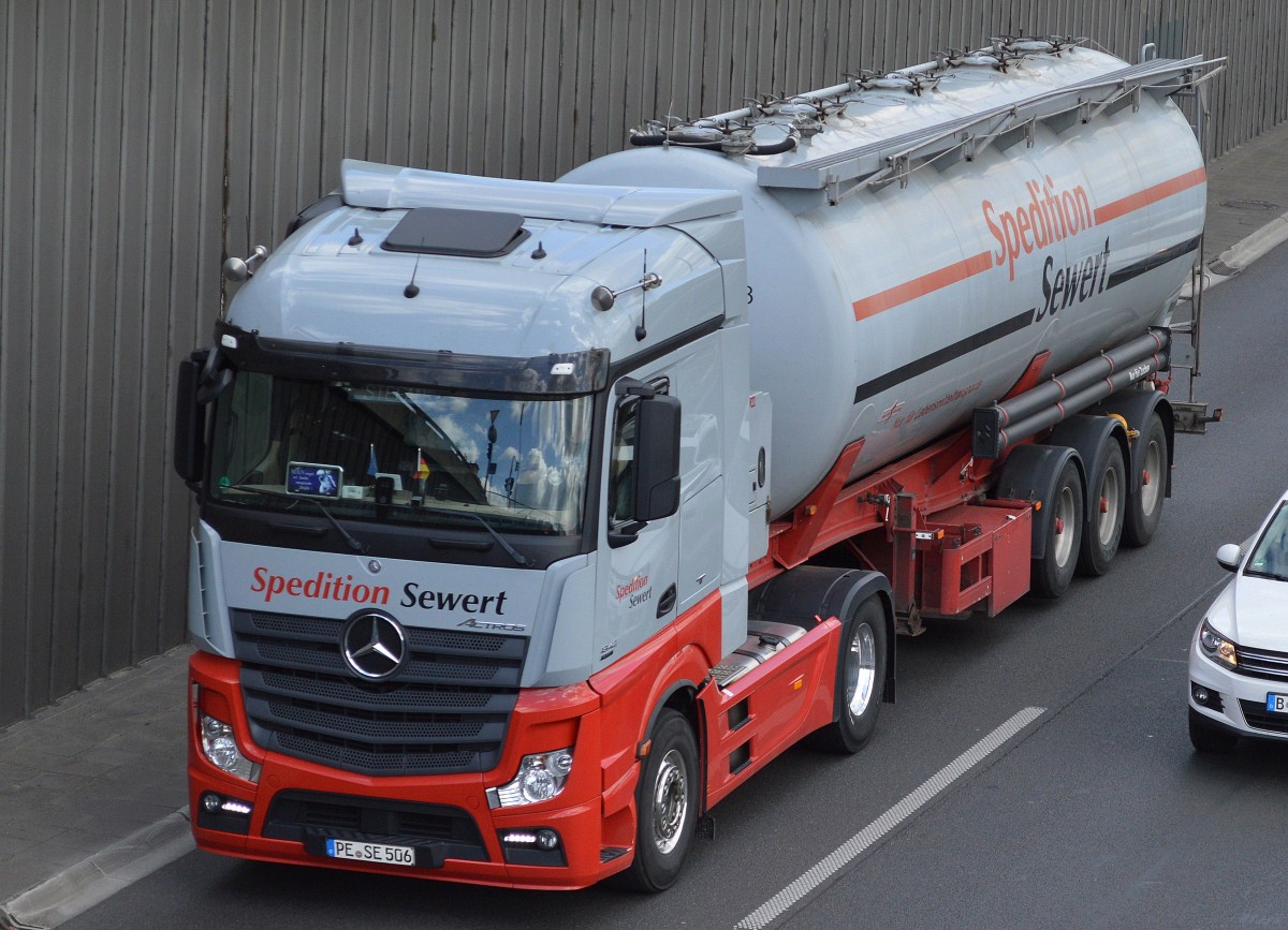 MB NEW ACTROS 1942 mit Siloauflieger der Sped.Sewert auf der Berliner Stadtautobahn Höhe Knobelsdorffstr.