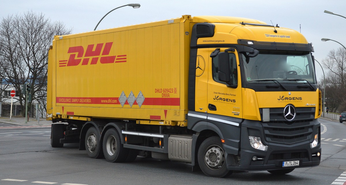 MB NEW ACTROS 2542 Hängerzug der Sped. TLM Transporte & Logistik GmbH (Jurgens) für DHL am 28.01.15 Einfahrt Berlin-Westhafen.