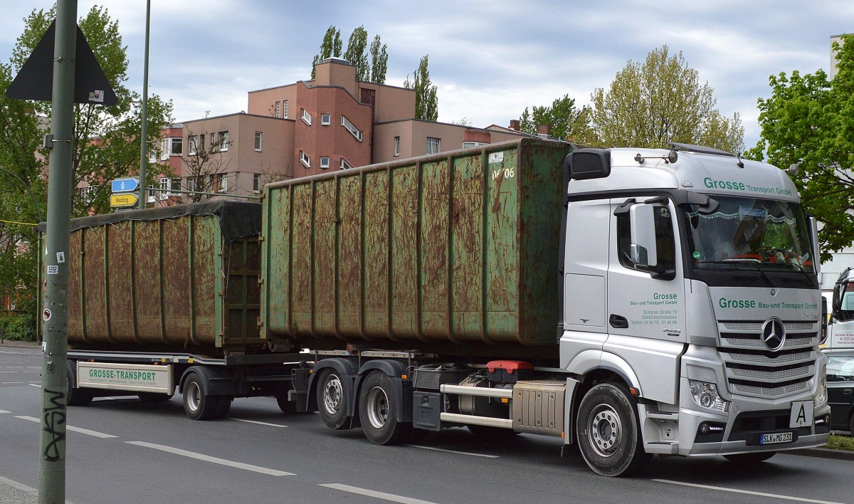 MB NEW ACTROS 2545 Abrollkipper + Hänger der Fa. Grosse Bau- und Transport GmbH am 05.05.15 Berlin-Beusselbrücke.