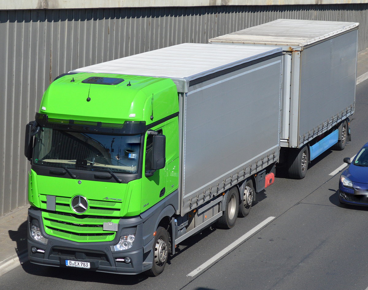 MB NEW ACTROS 2545 Hängerzug am 21.04.16 Berliner Stadtautobahn Höhe Knobelsdorffstr.