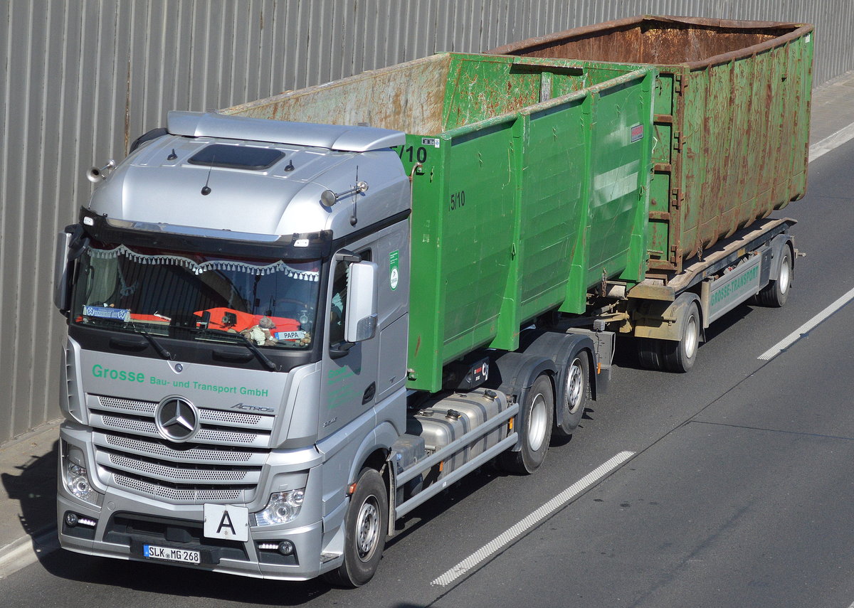 MB NEW ACTROS 2545 Wechsellader mit Hänger mit Abrollconatianern der Fa. GROSSE Bau- und Transport GmbH am 21.04.16 Berliner Stadtautobahn Höhe Knobelsdorffstr.
