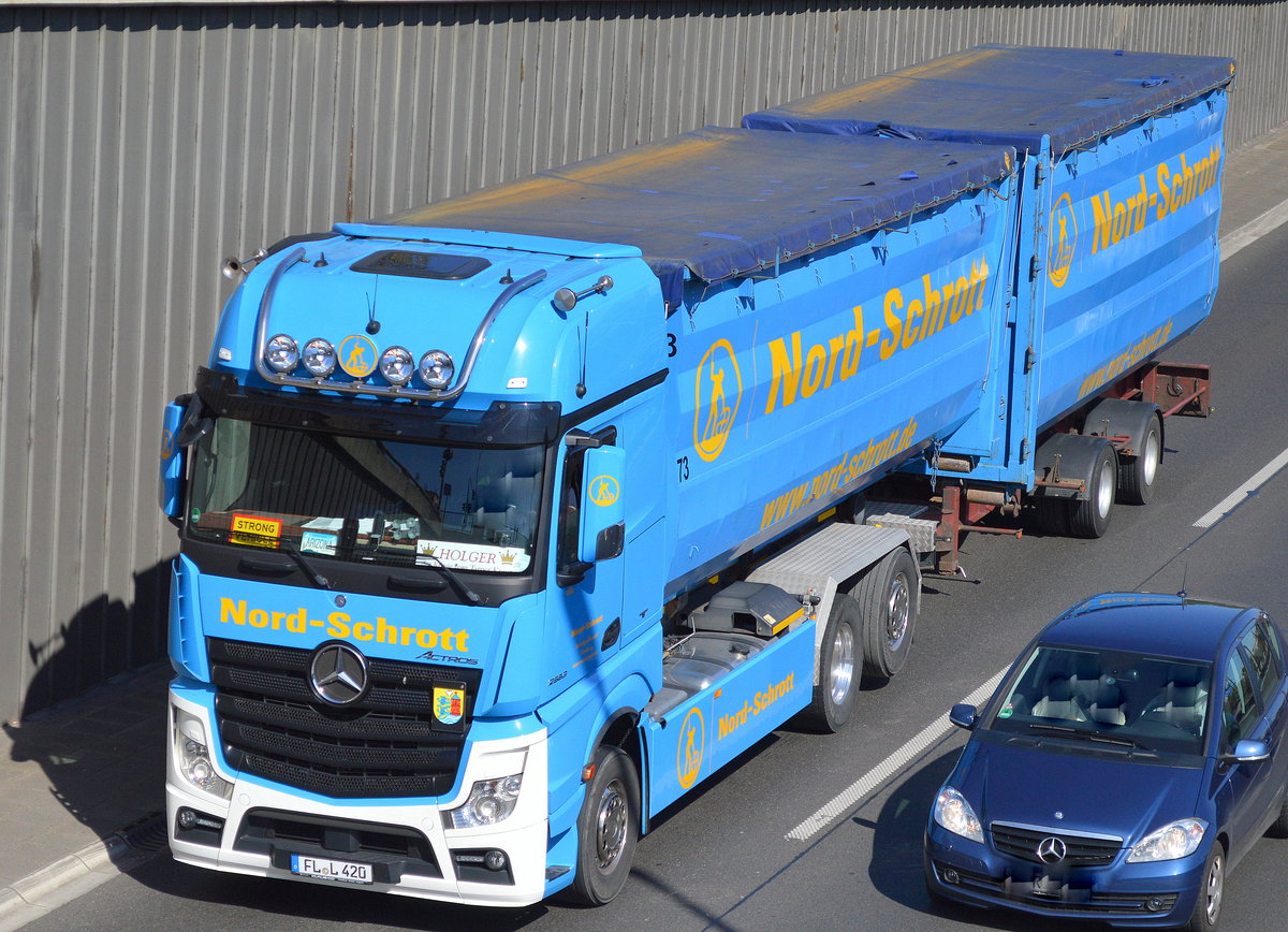 MB NEW ACTROS 2553 Wechsellader + Hänger mit Abrollcontainern beladen, Fa.Nord-Schrott am 21.04.16 Berliner Stadtautobahn Höhe Knobelsdorffstr.