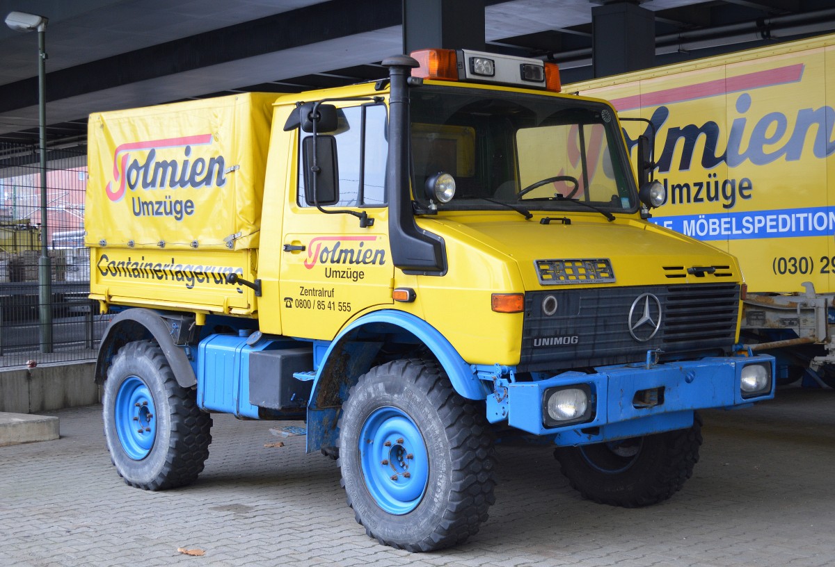 MB UNIMOG der Fa. Tolmien Umzüge am 26.01.15 Berlin-Moabit. 