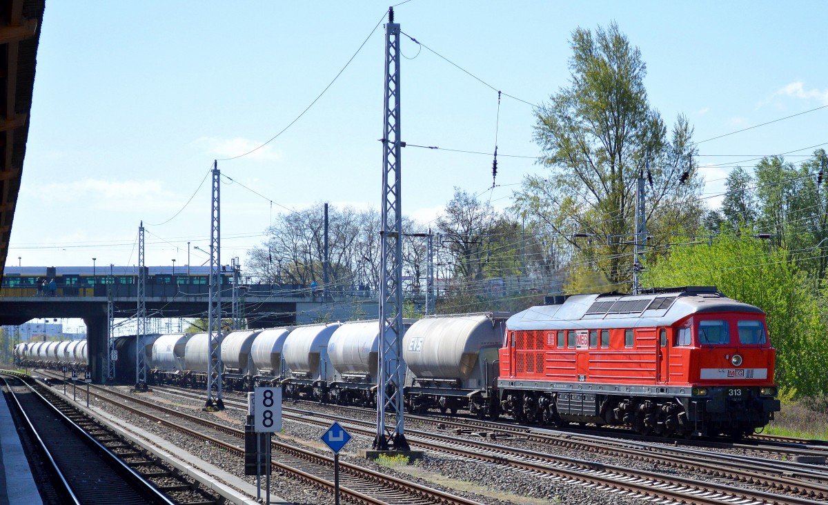 MEG 313 (232 068-7) mit Staubgutwagenzug (Zement) Richtung Industrie�bergabegebiet Berlin Nordost am 15.04.14 Berlin-Springpfuhl.