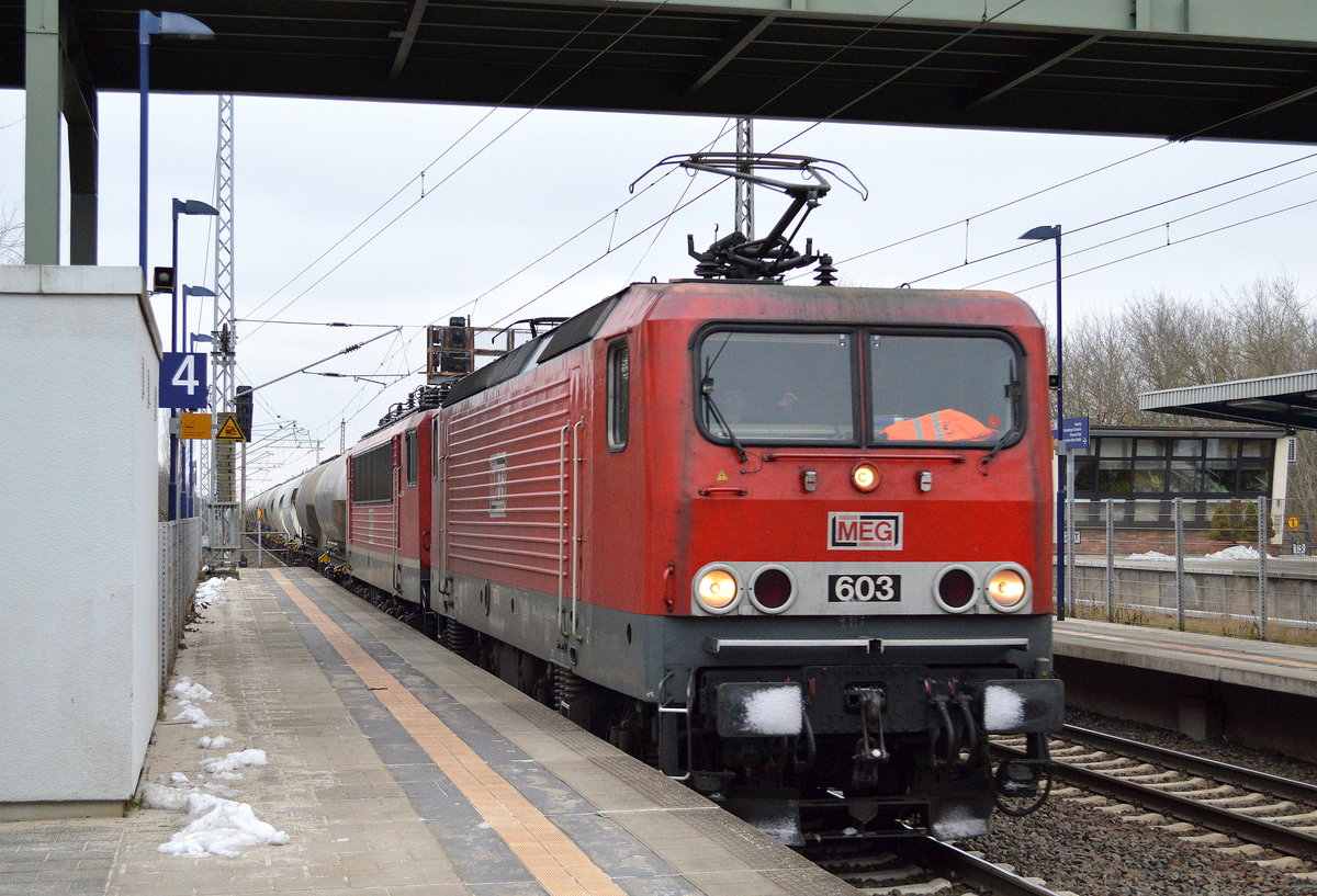 MEG 603 (143 851-4) mit einer MEG 155ér und dem täglichen Zementstaubzug (leer) am Haken Richtung Industrieübergabe Nordost am 07.02.17 Bf. Berlin-Hohenschönhausen. Grüße an den Tf !!!!!