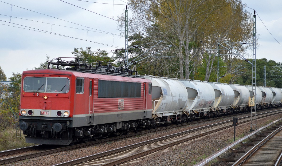 MEG 701 (155 124-1) mit Zementstaubgüterzug am 14.10.14 Richtung Oranienburg in Mühlenbeck/Mönchmühle b.Berlin.