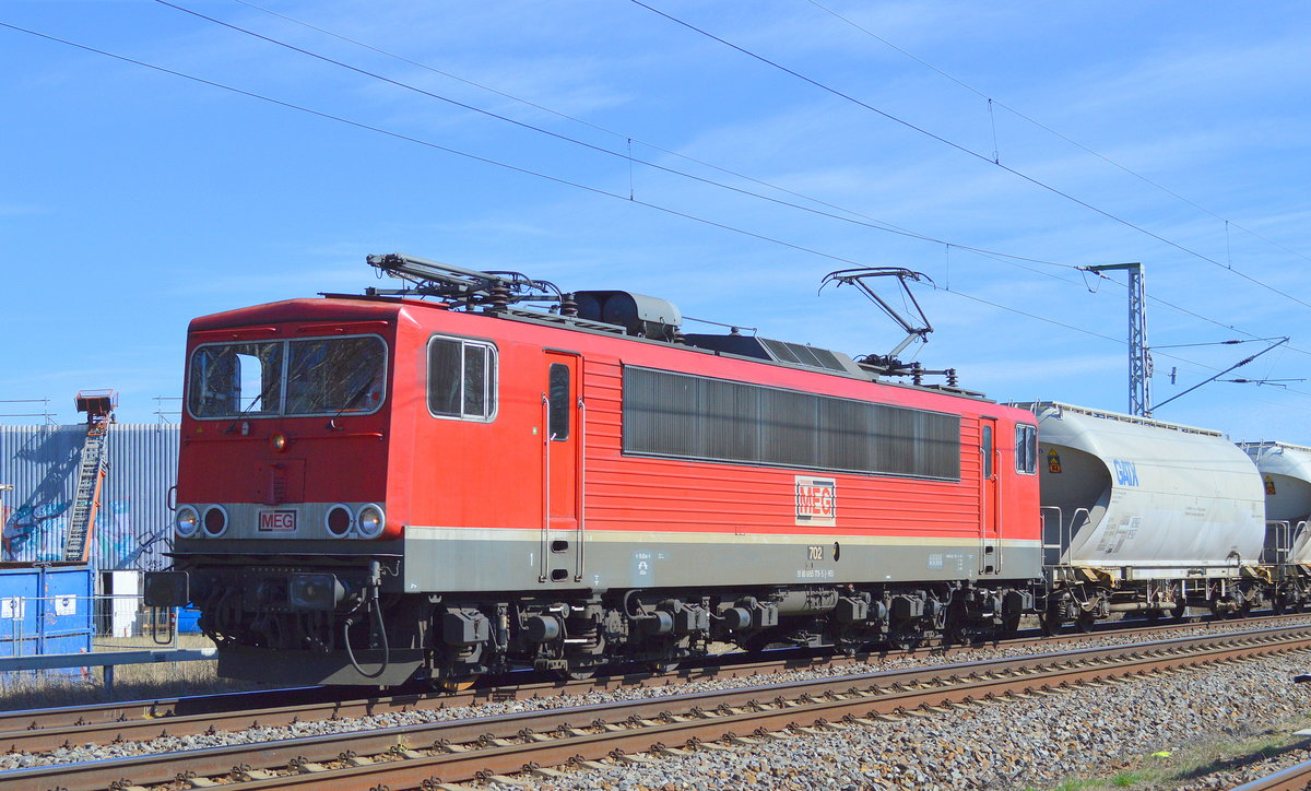 MEG 702 (155 179-5) mit dem täglich Zementzug nach Rostock am 24.03.17 Mühlenbeck bei Berlin.