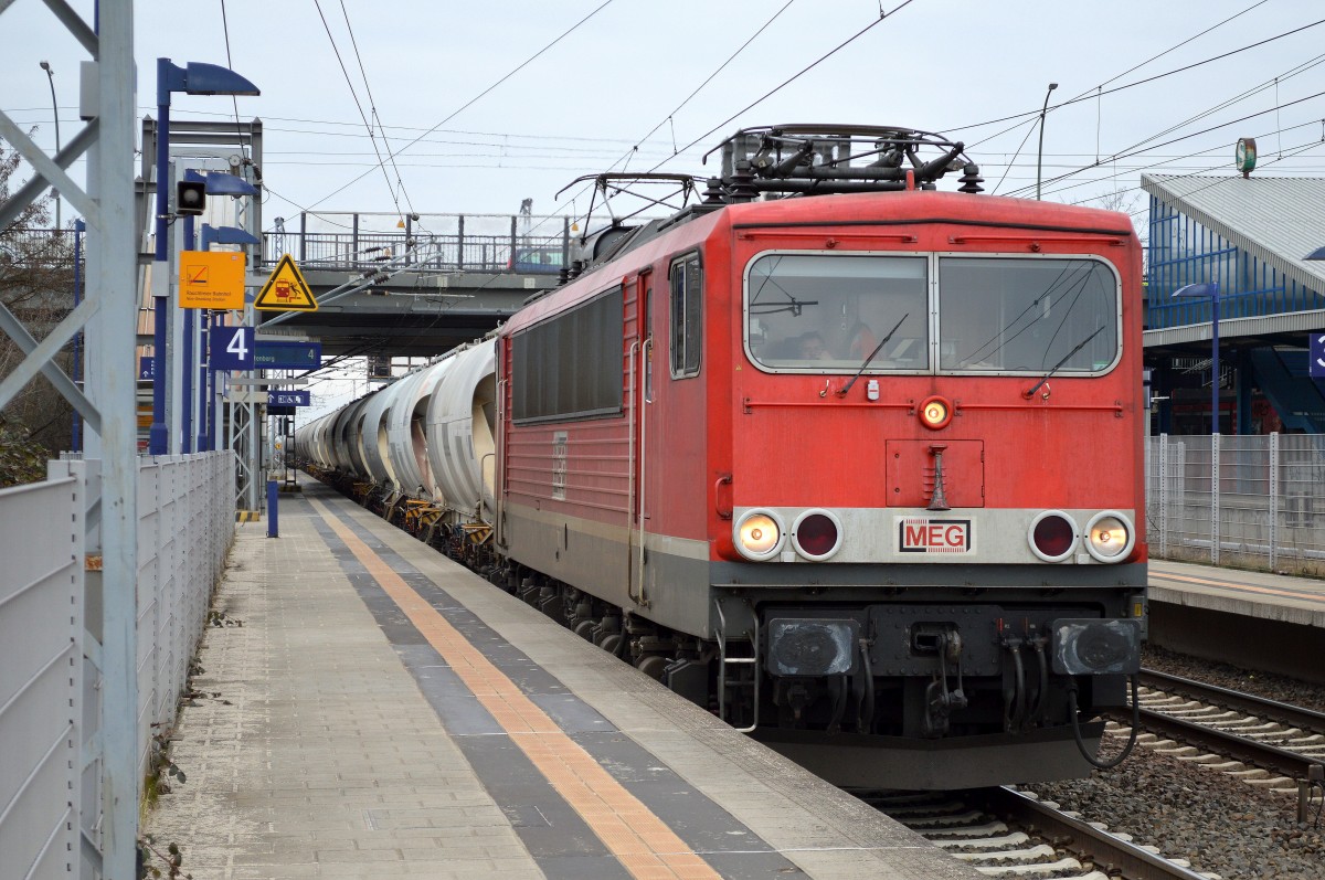MEG 703 (155 184-5) mit Leerzug Zementstaubwagen am 13.03.15 Berlin-Hohenschönhausen.