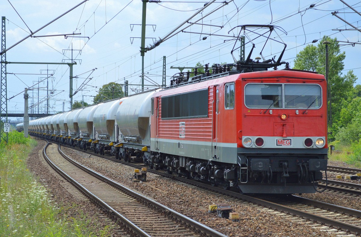 MEG 704 (155 195-1) mit Zementstaubgutzug am 23.07.15 Bhf. Flughafen Berlin-Schönefeld.